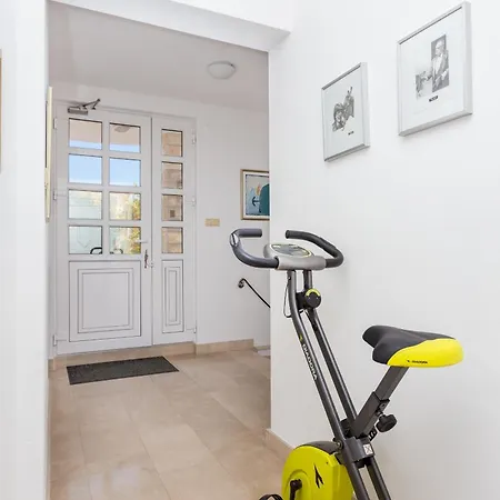 Razanj 15998c 公寓 *