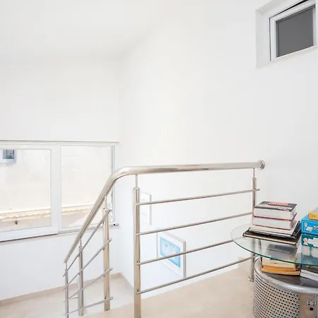 Razanj 15998c Apartment